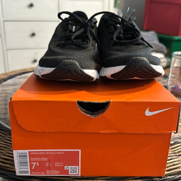 wmns nike revolution 5 prm